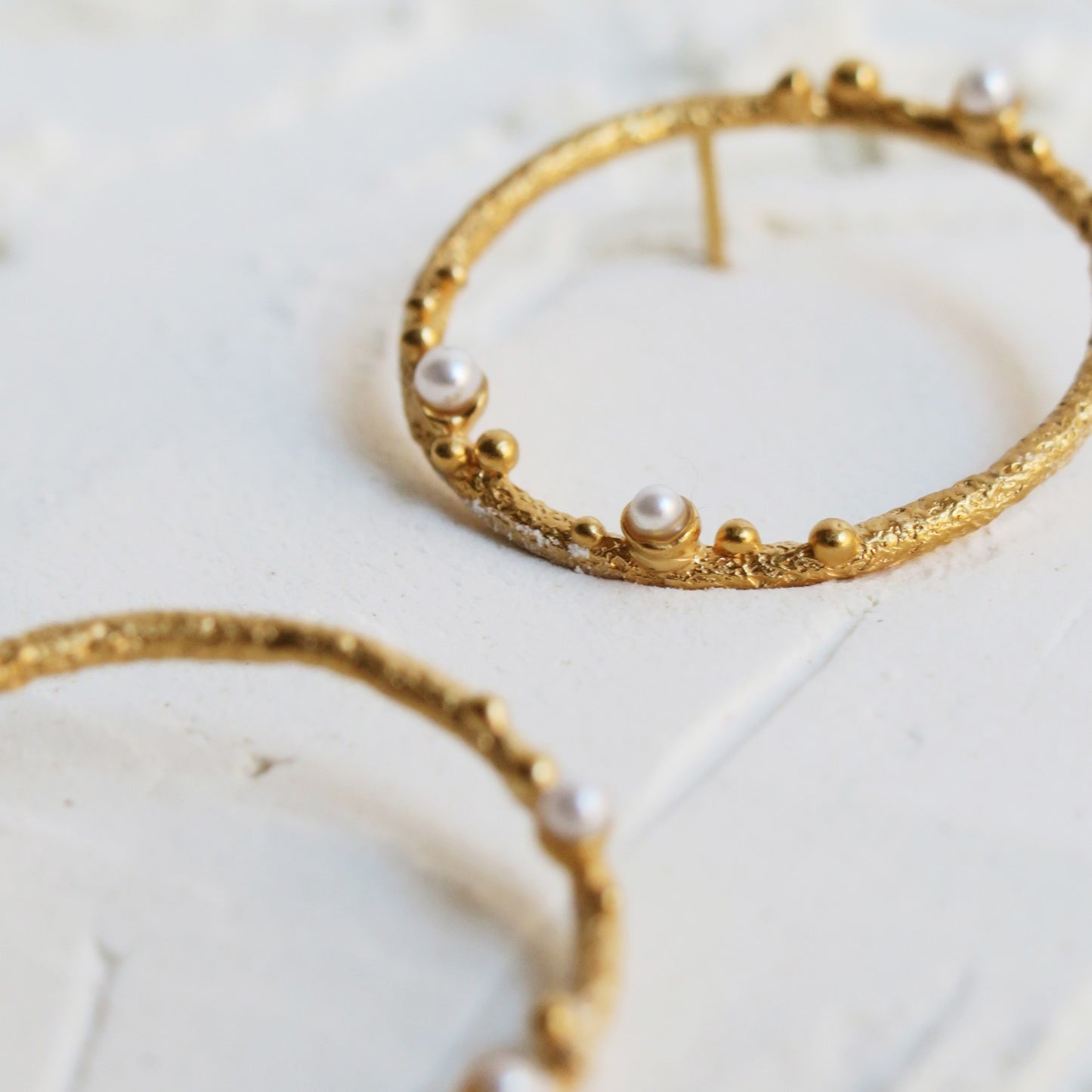 GOLDEN CIRCULAR EARRINGS GUSPIRA