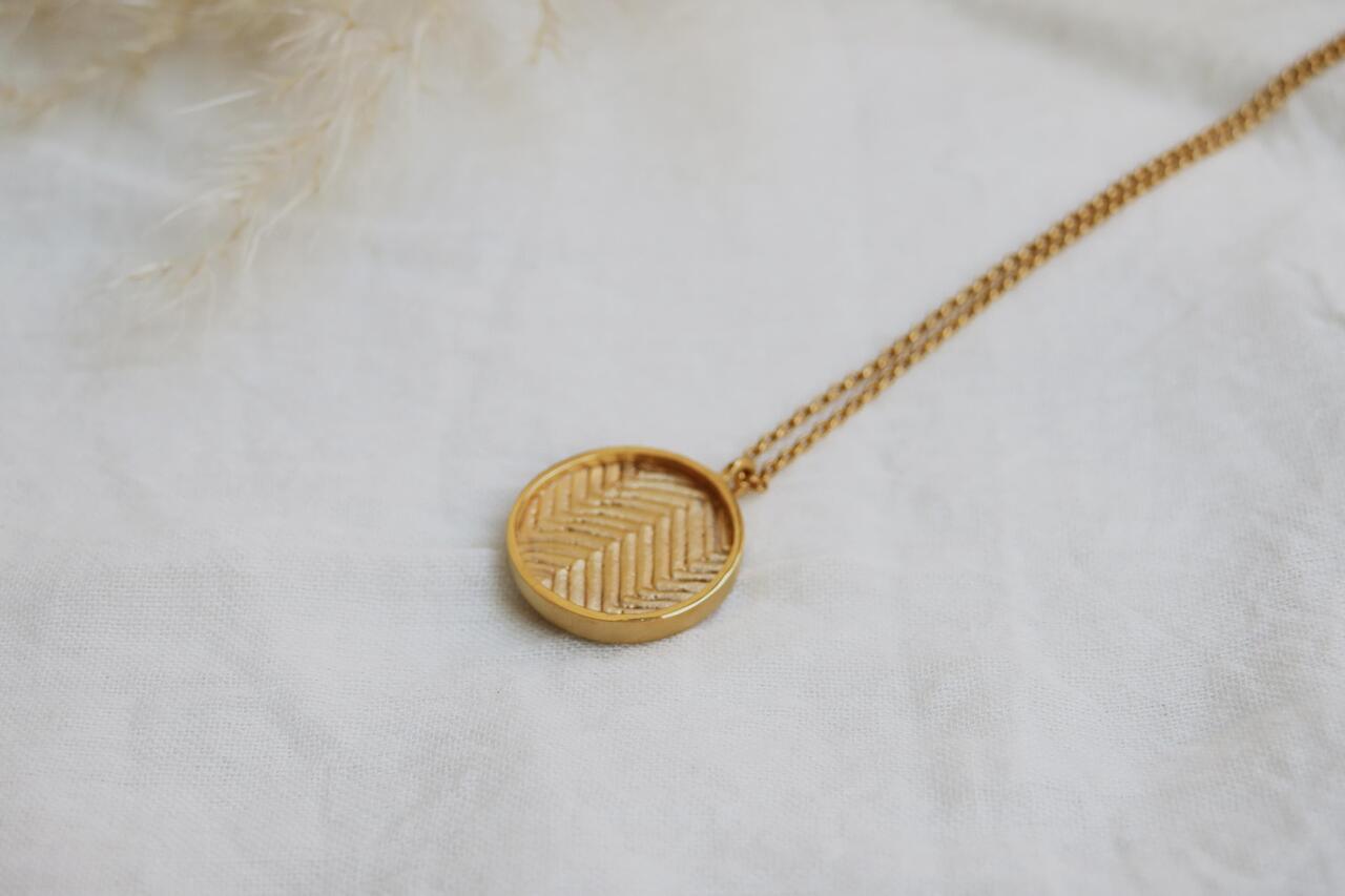 Necklace Vas Golden